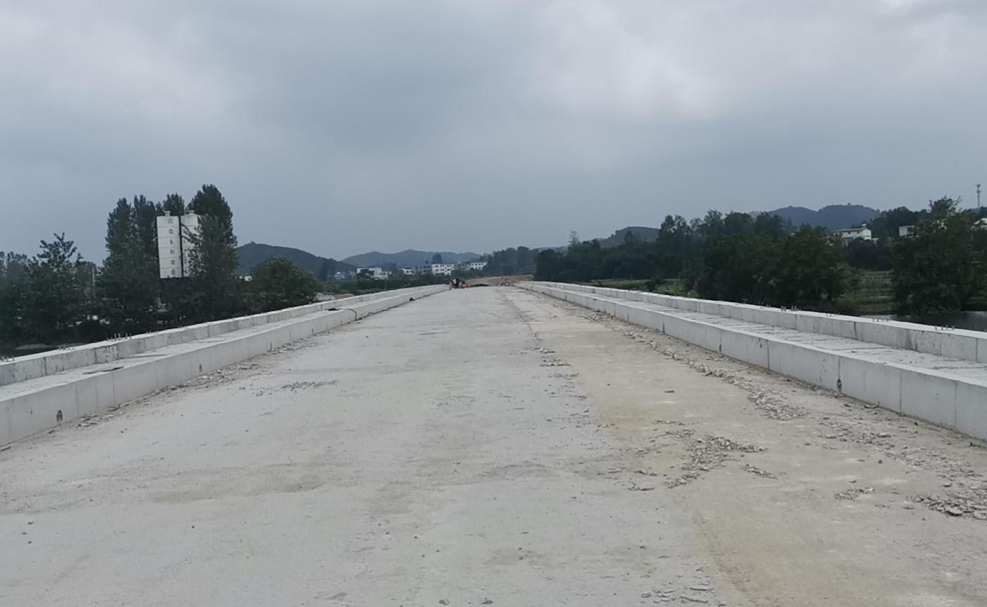 迎難而上保竣工 鼓足干勁再出發(fā)——集團董事長孔德穩(wěn)對河川西橋工程進行檢查指導