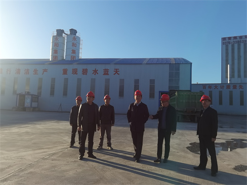 11月8日下午，信陽市發(fā)改委主任張宗福等一行領(lǐng)導(dǎo)蒞臨河南永和建設(shè)集團(tuán)有限公司平橋五里店王水拌合站視察指導(dǎo)工作！