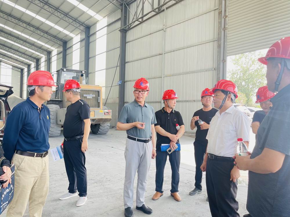 信陽(yáng)市公路事業(yè)發(fā)展中心、信陽(yáng)市公路局、107國(guó)道建設(shè)工程指揮部、中國(guó)中冶信陽(yáng)項(xiàng)目部等單位蒞臨河南永和建設(shè)集團(tuán)檢查指導(dǎo)工作