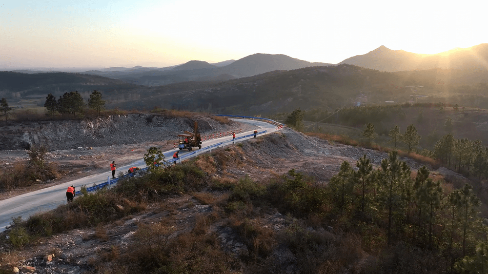 公路更安全、道路更暢安 ——振和交安農(nóng)村公路安防工程施工